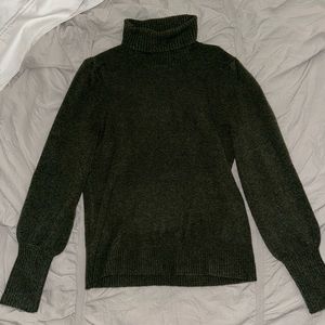 Green knit turtle neck sweater.